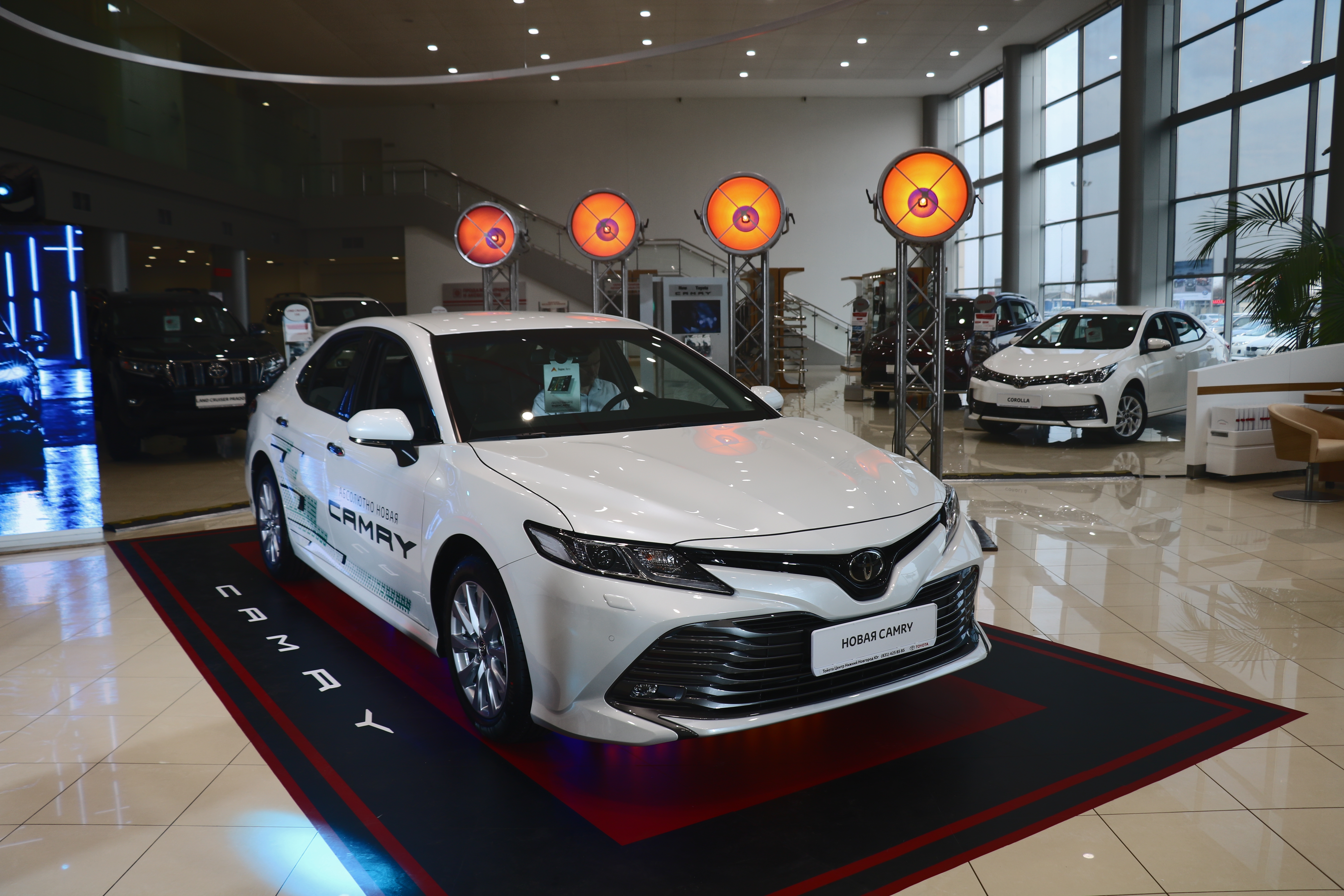 Презентация Toyota Camry 2018 фото