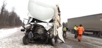 Водитель «ГАЗели» погиб, протаранив грузовик в Володарском районе