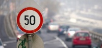 Означает ли ограничение "50", что ехать с большей скоростью недопустимо?